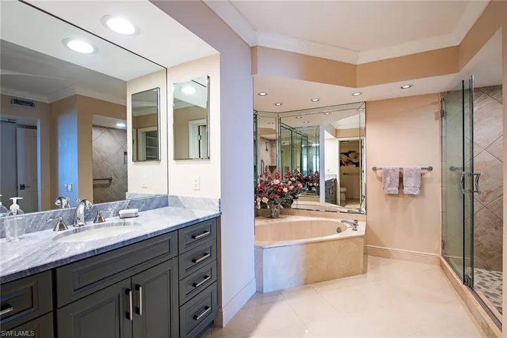 4401  Gulf Shore N BLVD, Naples, FL 34103