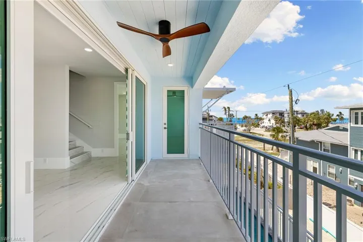 Balcony with ceiling fan