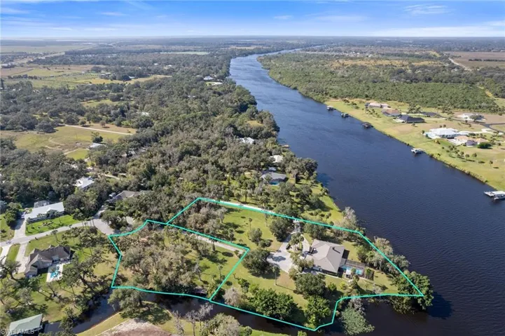 RIVERFRONT! LIVE OAKS! FLORIDA LIVING!