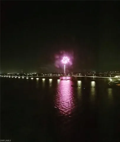 Incredible "Front Row" Firework Views from the comfort of your Lanai!