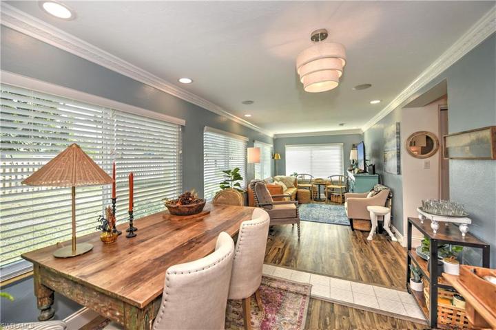 Combo dining and livingroom area