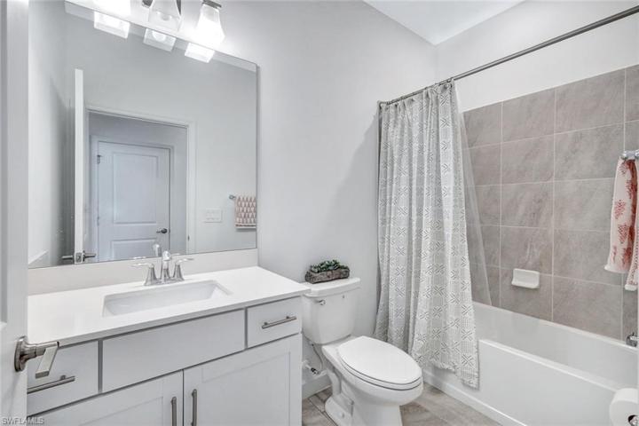 Guest bathroom.