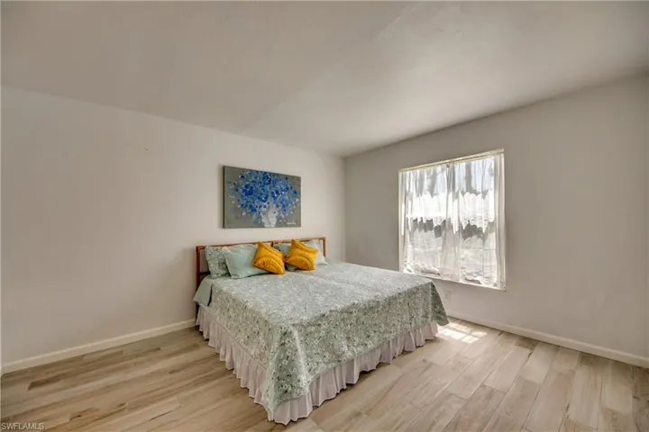 Fits King Bed with lots of room to spare!