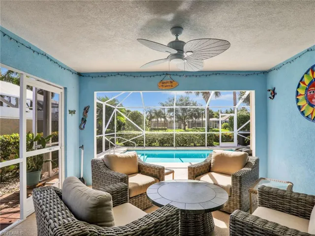 Sunroom / solarium featuring a ceiling fan
