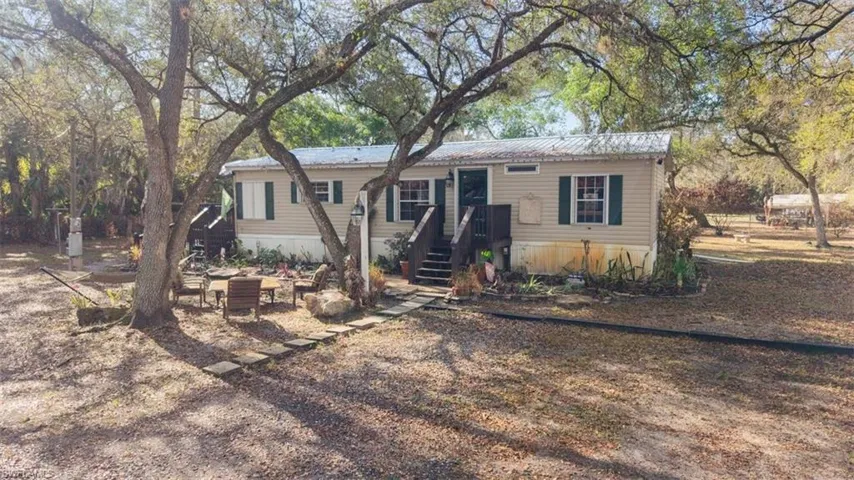 Manufactured / mobile home with a metal roof