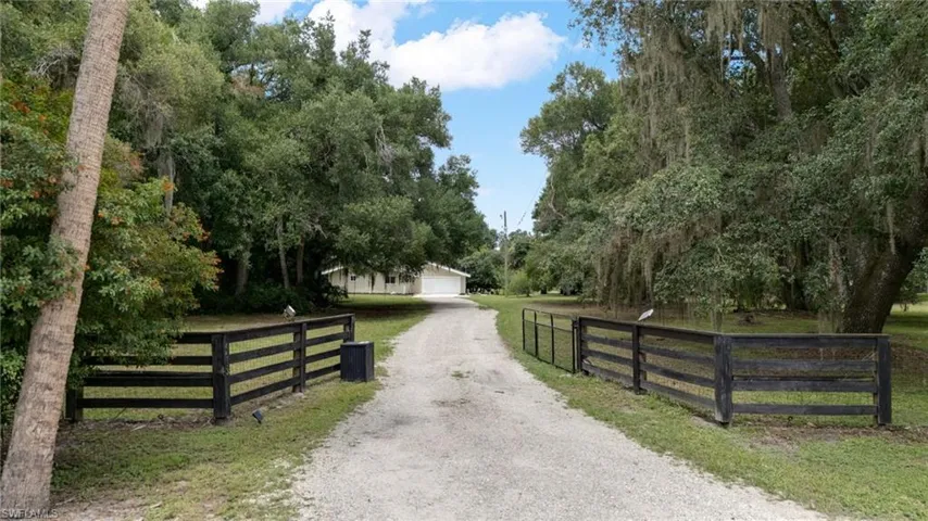 4613 Orange River Loop Rd, Fort Myers, Florida 33905