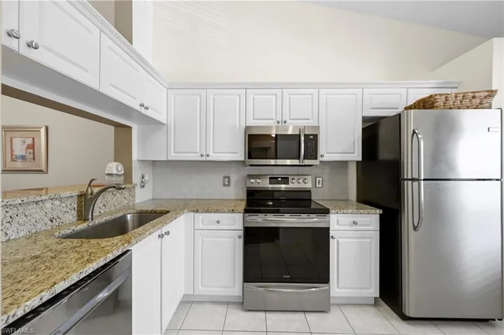 6605 Huntington Lakes Cir 203, Naples, Florida 34119