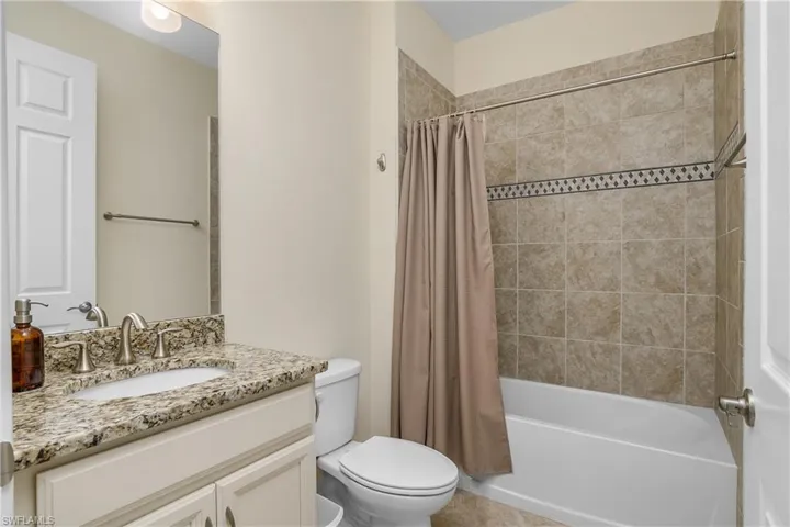 Full 2nd bathroom