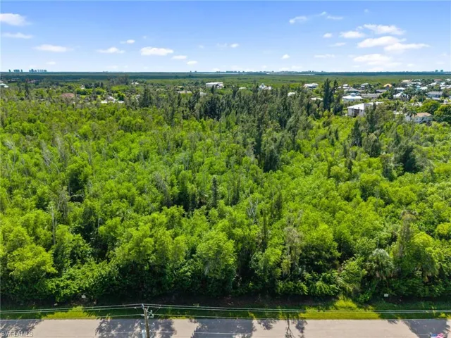 Look closely when you drive along Park Rd and you will see two yard signs indicating the eastern boundary of Lot 4 and the western boundary of Lot 4.