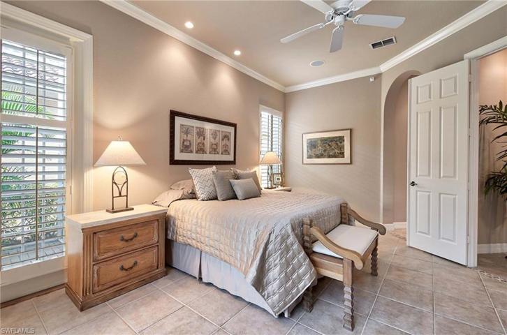 Split bedroom design for ultimate privacy