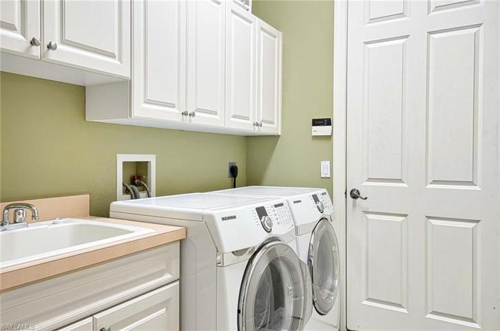 Laundry room with plenty of storage