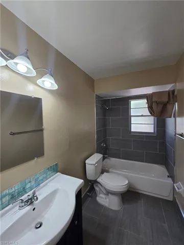 702 Se 47th St 2, Cape Coral, Florida 33904