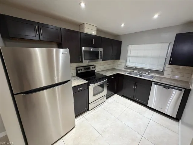 702 Se 47th St 2, Cape Coral, Florida 33904