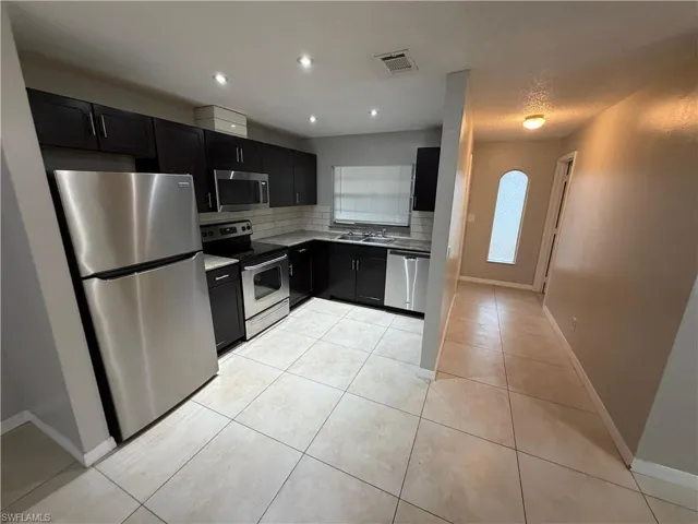 702 Se 47th St 2, Cape Coral, Florida 33904