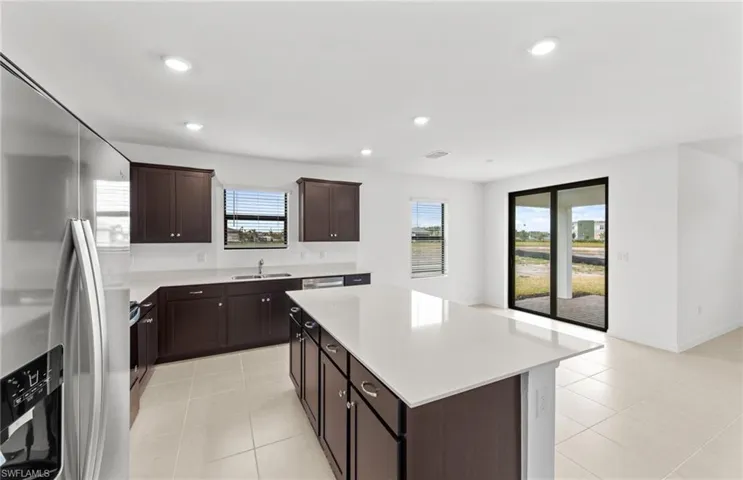 624 Oasis Lake Pl, Lehigh Acres, Florida 33936