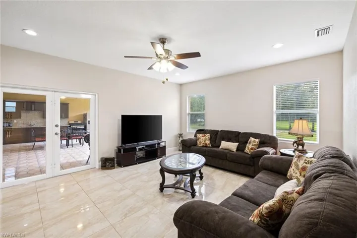 3620  34th SE AVE, Naples, FL 34117