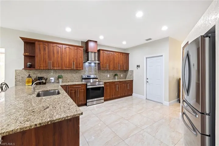 3620  34th SE AVE, Naples, FL 34117