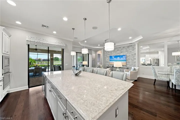 9392 Terresina Dr, Naples, Florida 34119