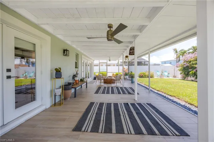 500 sqft screened in patio