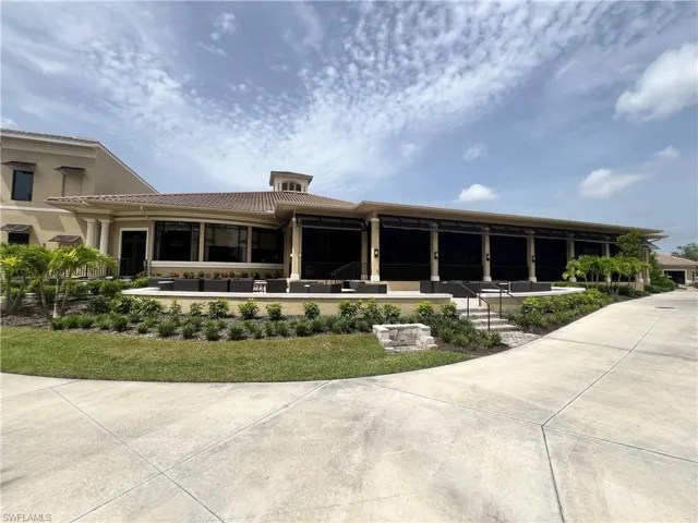 New Clubhouse Grille