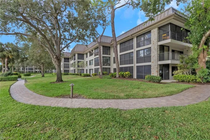 View of apartment building / complex