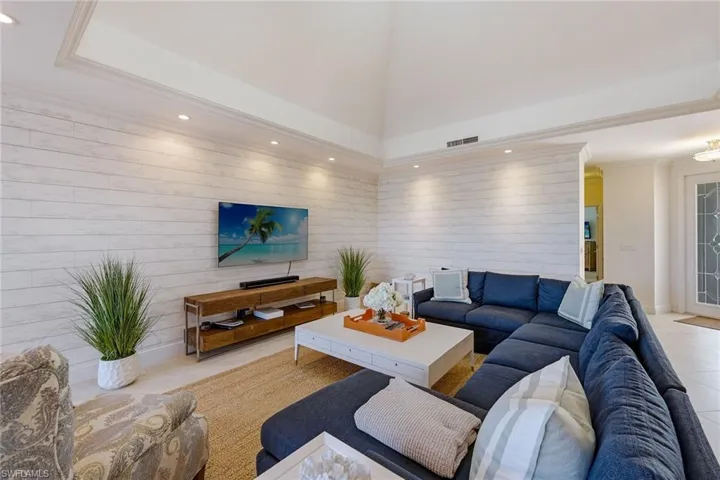 824 Hideaway Cir E 324, Marco Island, Florida 34145