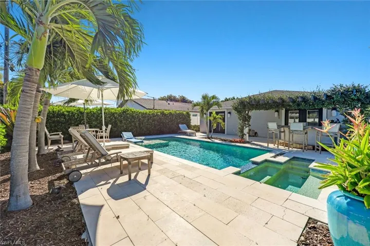 537 104th Ave N, Naples, Florida 34108