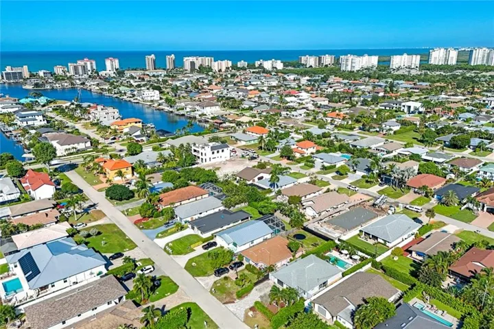 537 104th Ave N, Naples, Florida 34108