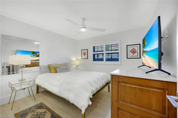 Guest bedroom.