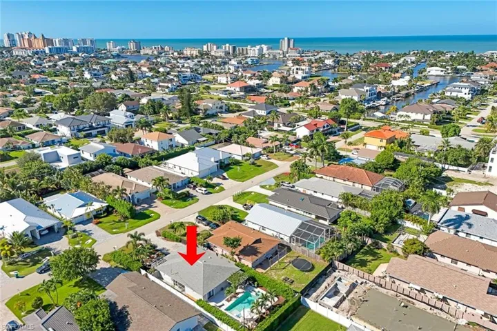 537 104th Ave N, Naples, Florida 34108