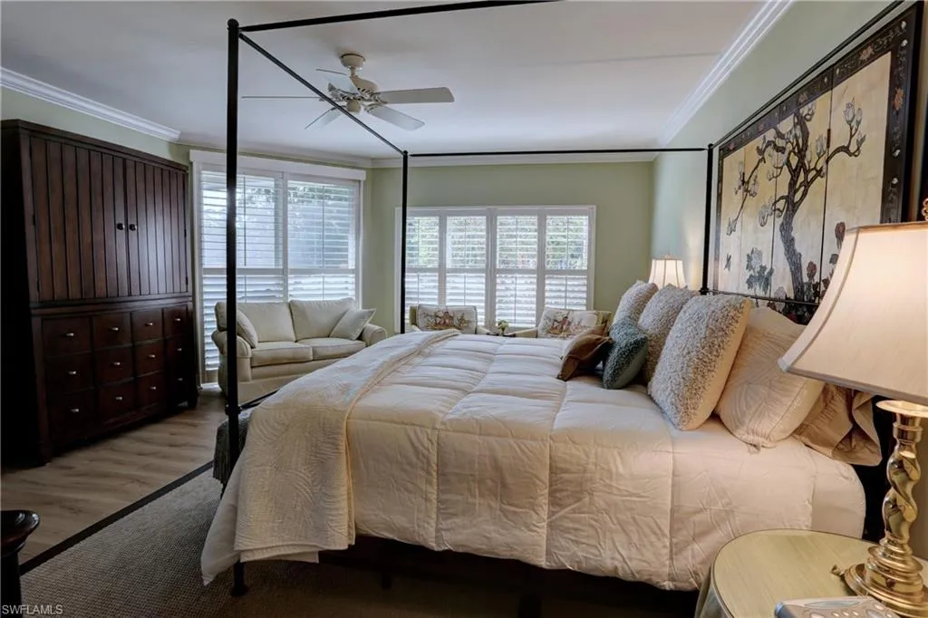 400 Wyndemere WAY, Naples, FL 34105,225047421