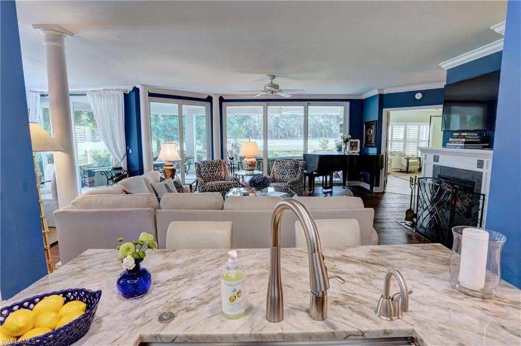 400 Wyndemere WAY, Naples, FL 34105,225047421