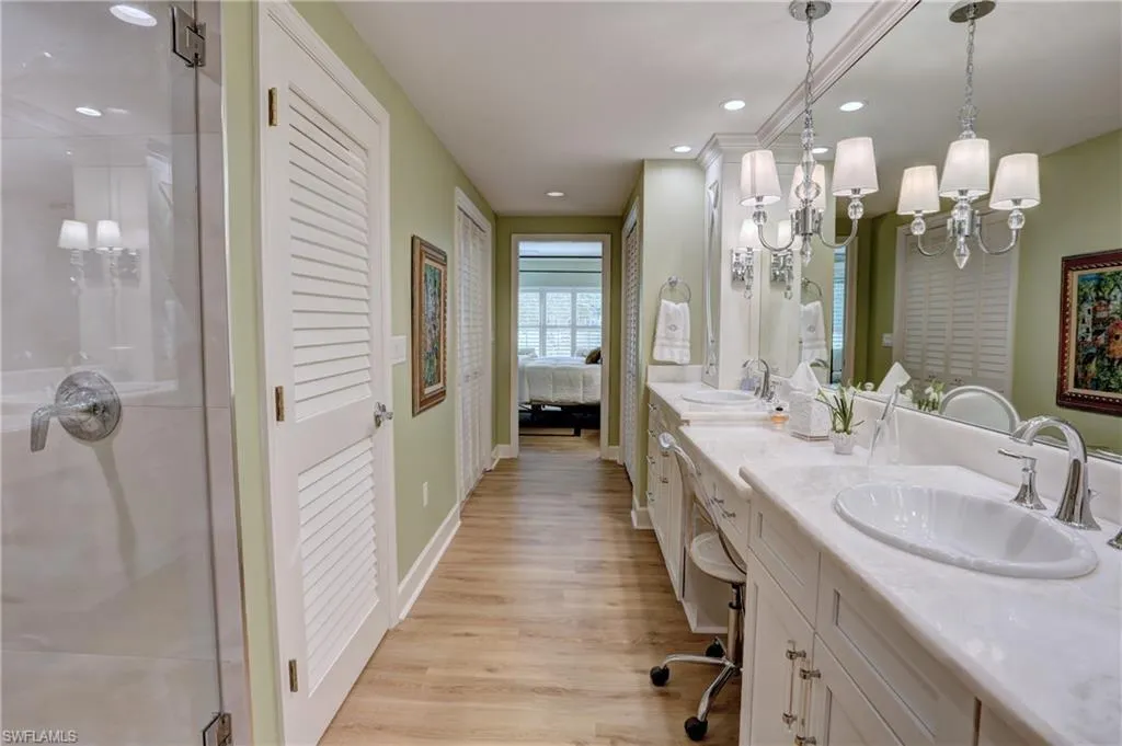 400 Wyndemere WAY, Naples, FL 34105,225047421