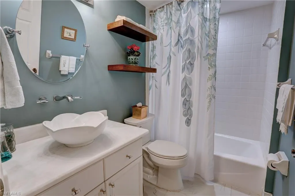 400 Wyndemere WAY, Naples, FL 34105,225047421