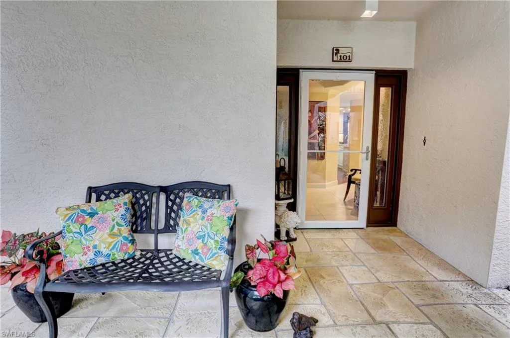 400 Wyndemere WAY, Naples, FL 34105,225047421