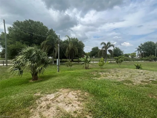 View of yard with a rural view