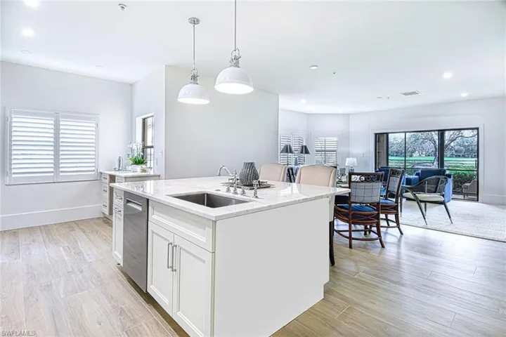 220  Vintage  CIR, Naples, FL 34119