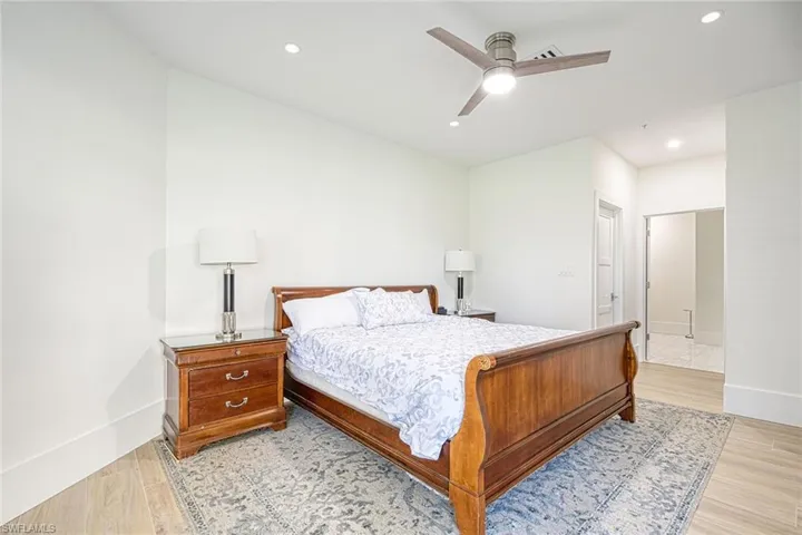220  Vintage  CIR, Naples, FL 34119
