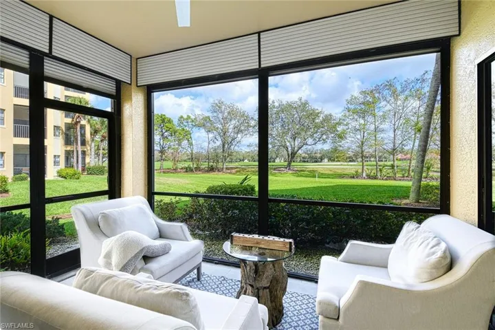 220  Vintage  CIR, Naples, FL 34119