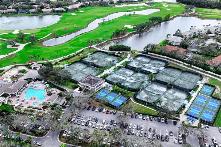 220  Vintage  CIR, Naples, FL 34119