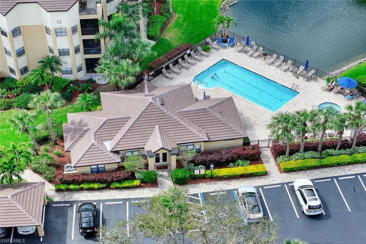 220  Vintage  CIR, Naples, FL 34119