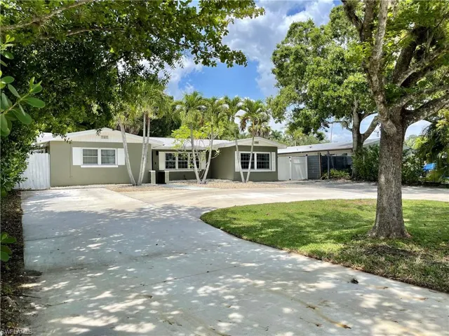 Single story home with a front lawn