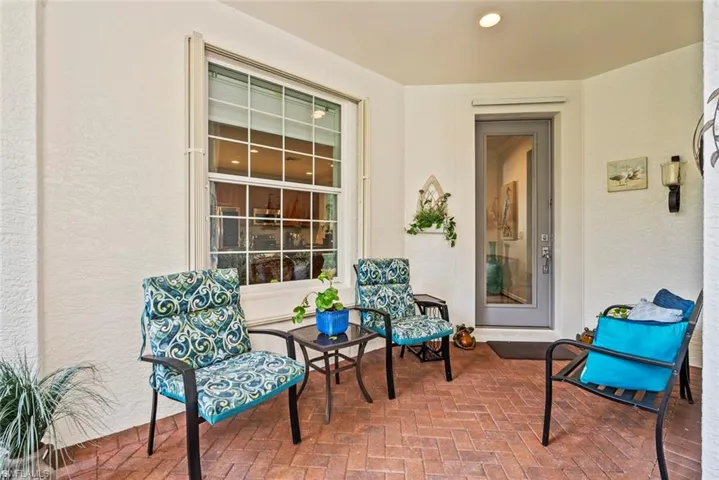 Front screened-in lanai