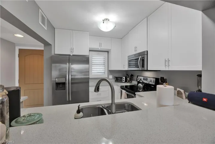 803 River Point Dr 107b, Naples, Florida 34102