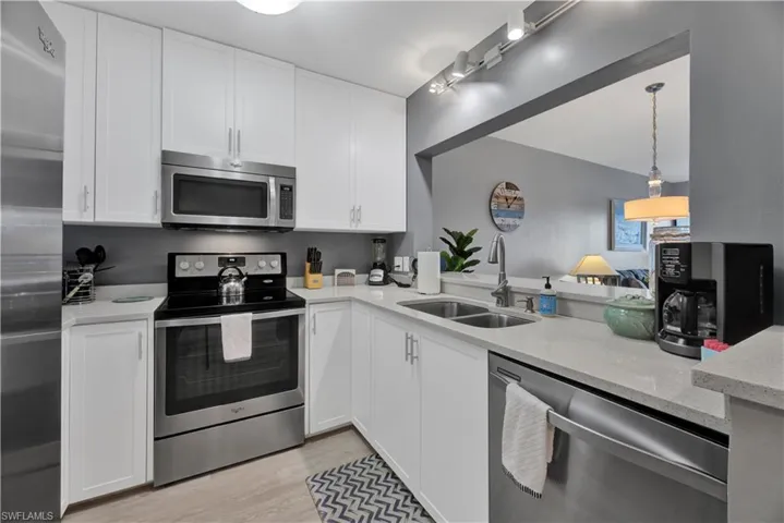 803 River Point Dr 107b, Naples, Florida 34102