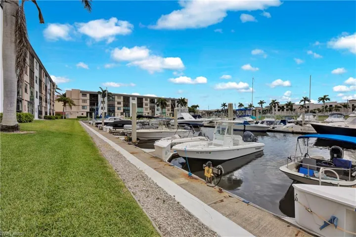 803 River Point Dr 107b, Naples, Florida 34102