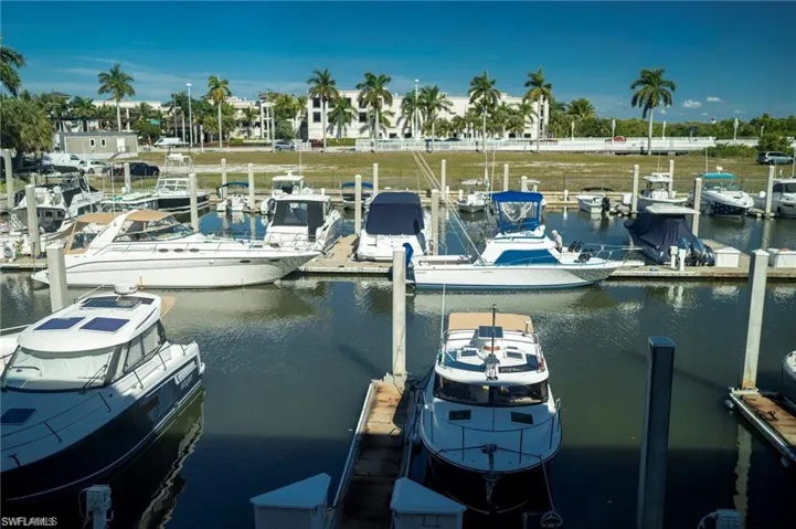 803 River Point Dr 107b, Naples, Florida 34102