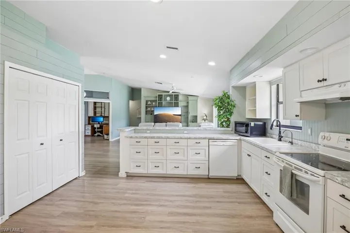 4539 Pine Village Ct, St. James City, Florida 33956