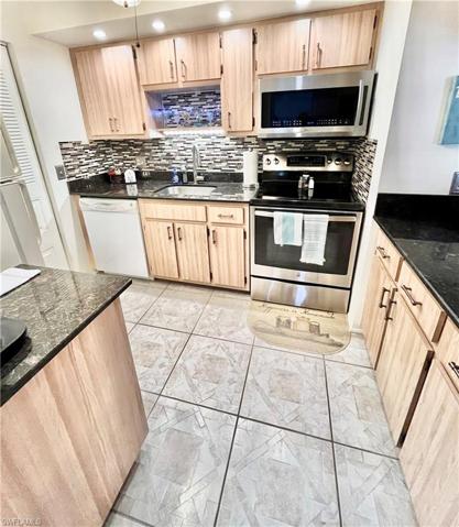 8171 S Woods  CIR, Fort Myers, FL 33919