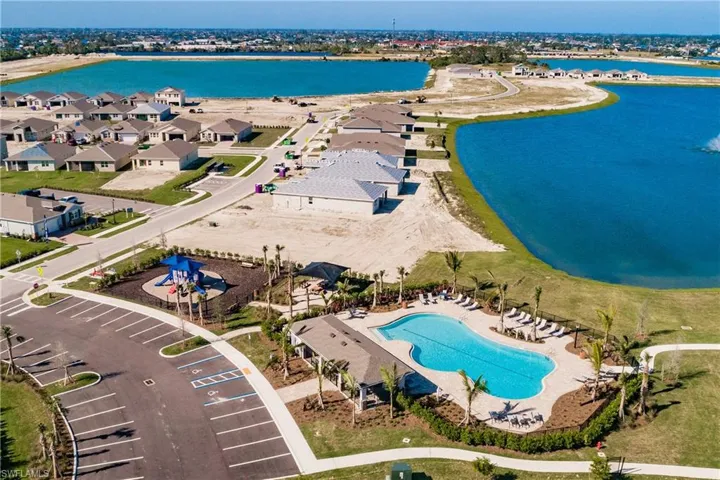 627 Parkshore Lake AVE, CAPE CORAL FL 33993
